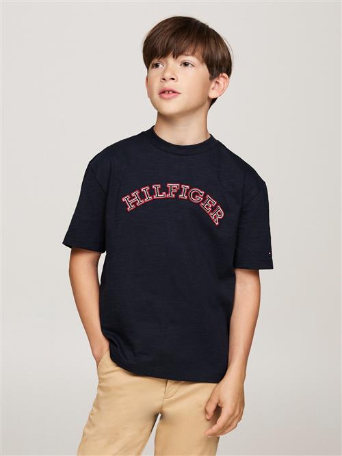 Tommy Hilfiger Monotype Embroidered REG TEE SS Str 8 - Desert Sky Kortærmede T-shirts hos Magasin