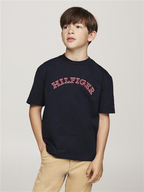 Tommy Hilfiger Monotype Embroidered REG TEE SS Str 10 - Desert Sky Kortærmede T-shirts hos Magasin