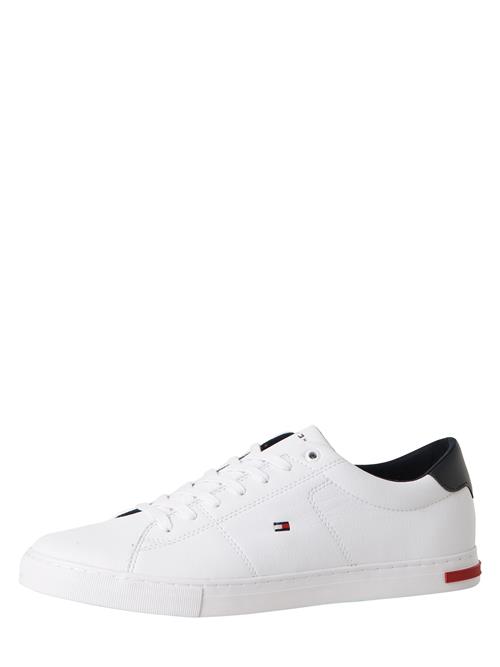 Se TOMMY HILFIGER Sneaker low  navy / rød / sort / hvid ved About You