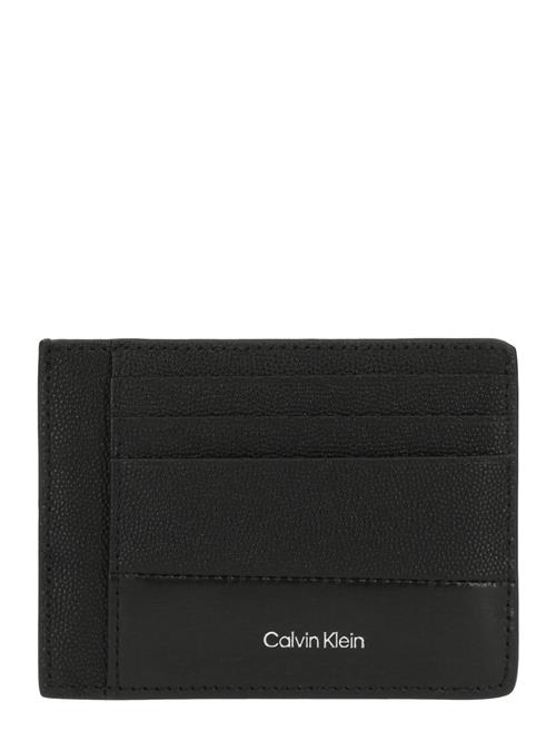 Se Calvin Klein Etui 'MUST'  sort / sølv ved About You