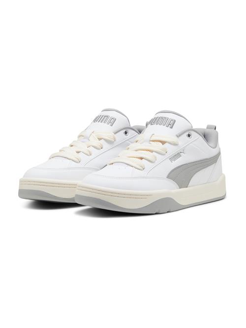 Se PUMA Sneaker low 'Park Lifestyle'  creme / mørkegrå / hvid ved About You