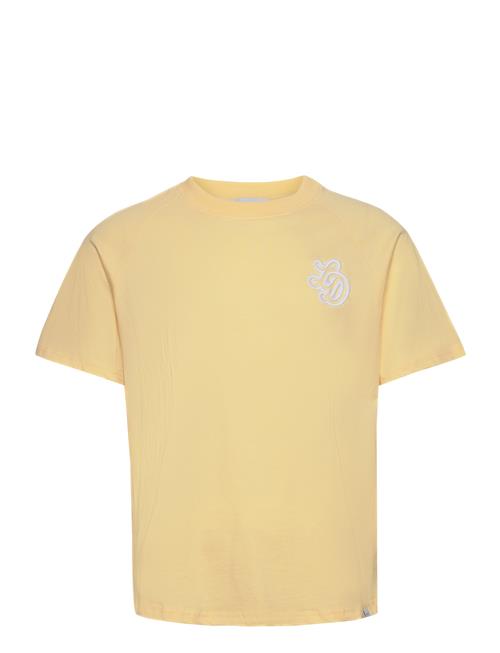 Se Les Deux Darren T-Shirt Les Deux Yellow ved Booztlet