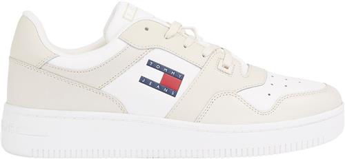 Tommy Hilfiger TJM Retro Basket ESS Mand Newsprint Sneakers Str 43 - hos Magasin