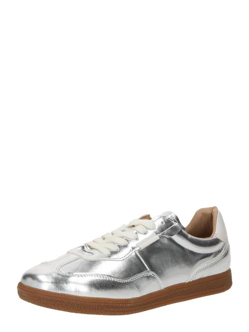 Se STEVE MADDEN Sneaker low 'Emporia'  sølv / hvid ved About You