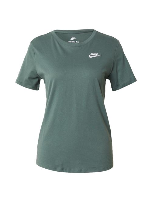 Se Nike Sportswear Shirts 'Club Essential'  jade / hvid ved About You