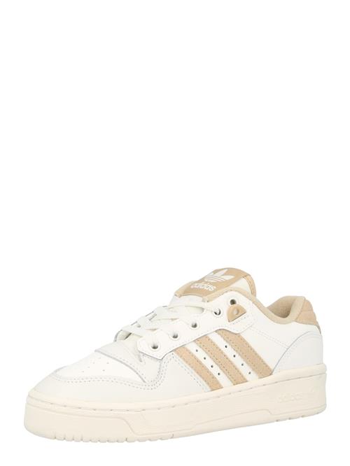 Se ADIDAS ORIGINALS Sneaker low 'RIVALRY'  sand / hvid ved About You