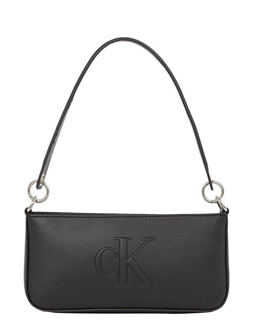 Se Calvin Klein Sculpted Shoulder Pouch25 Deboss Calvin Klein Black ved Booztlet