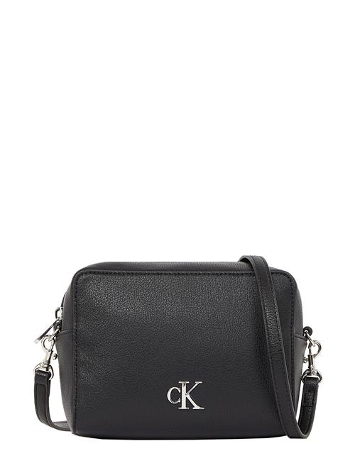 Se Calvin Klein Minimal Monogram Camera Bag Calvin Klein Black ved Booztlet