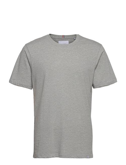 Se Les Deux Marais T-Shirt Les Deux Grey ved Booztlet