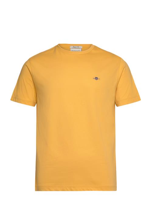 Se GANT Reg Shield Ss T-Shirt GANT Yellow ved Booztlet