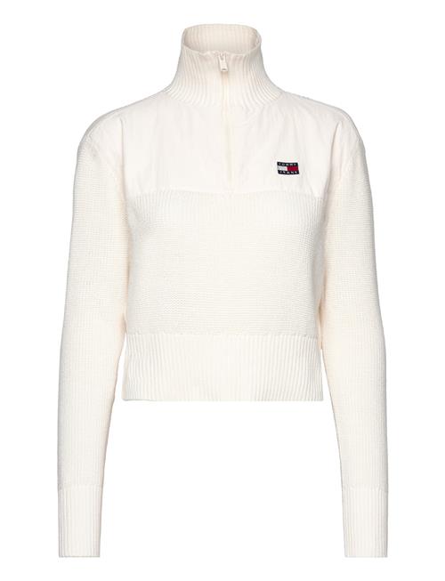 Se Tommy Jeans Tjw Half Zip Badge Rib Sweater Tommy Jeans White ved Booztlet