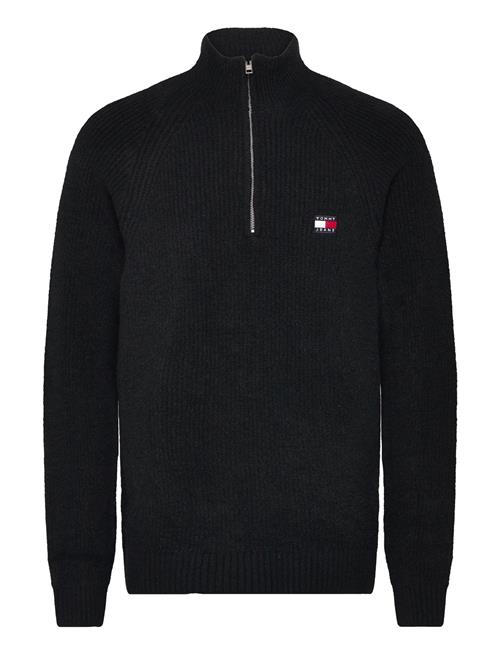 Se Tommy Jeans Tjm Reg 1/4 Zip Raglan Badge Tommy Jeans Black ved Booztlet