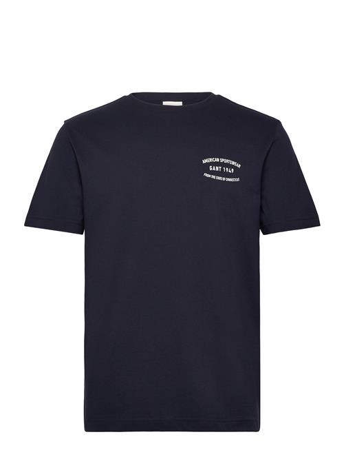 Se GANT Small Graphic Pique Ss Tshirt GANT Navy ved Booztlet