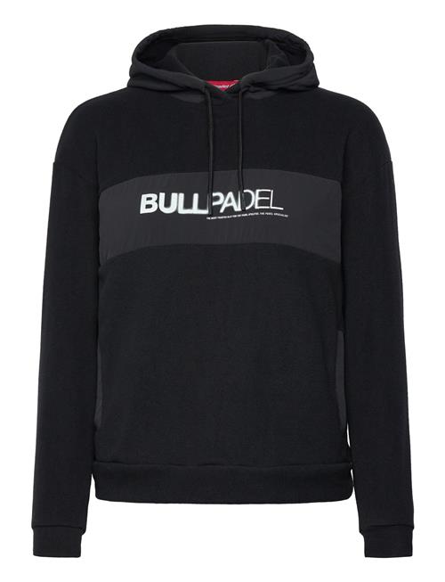 Se Bullpadel Neque Hoodie Bullpadel Black ved Booztlet