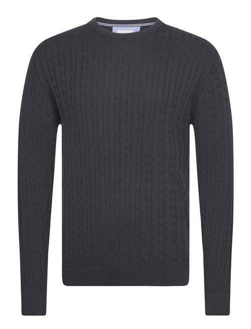 Se Lindbergh O-Neck Cable Knit Lindbergh Navy ved Booztlet