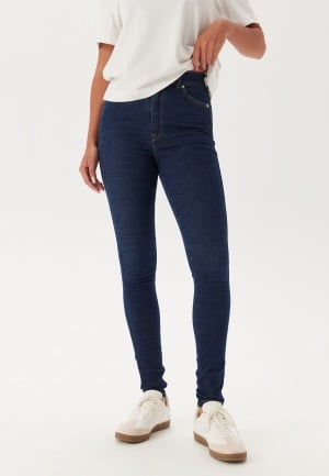 Se Dr. Denim Moxy Vale Blue Rinse XL ved Bubbleroom