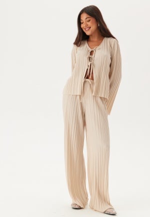 Se BUBBLEROOM Pleated Wide Trousers Light beige XL ved Bubbleroom