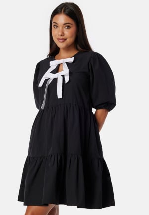 Se BUBBLEROOM Contrast Bow Dress Black XL ved Bubbleroom