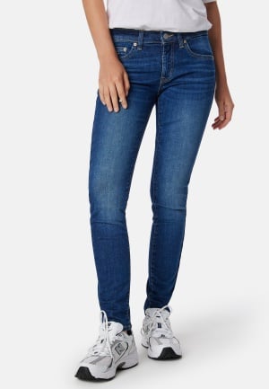 Se TOMMY JEANS Sophie Lw Skn Ch0258  1bk Denim Dark 29/32 ved Bubbleroom