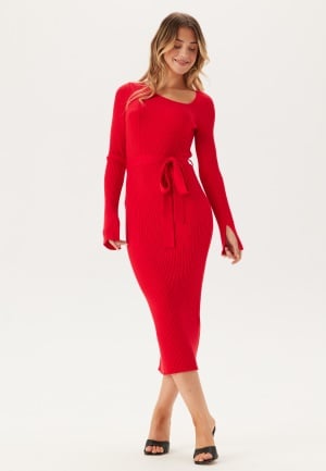 Se BUBBLEROOM Asymmetric Knitted Midi Dress Red XL ved Bubbleroom