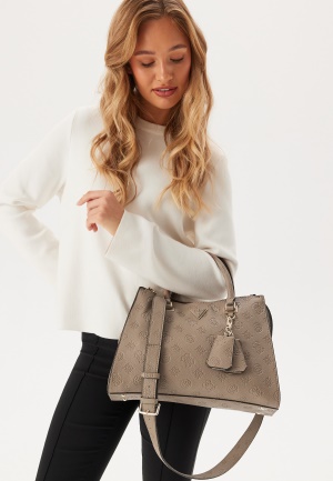 Se Guess Cresidia Society Satchel Dark Taupe Onesize ved Bubbleroom