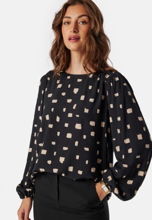 Se VILA Vilana L/S O-NECK DETAIL TOP O Black Beauty Aop:katy 36 ved Bubbleroom