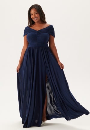 Se Goddiva Curve Bardot Rouched Maxi With Split Navy 54 (UK26) ved Bubbleroom