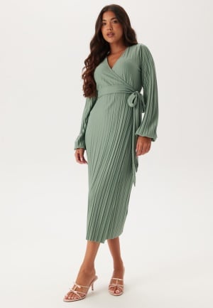 Se BUBBLEROOM  Pleated Wrap Dress Dusty green XL ved Bubbleroom