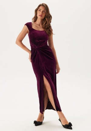 Se FOREVER NEW Lara Cap Sleeve Velvet Gown Berry 42 ved Bubbleroom