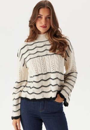 Se VILA Viovirina High Neck L/S CABLE  Birch/Black Beauty XL ved Bubbleroom