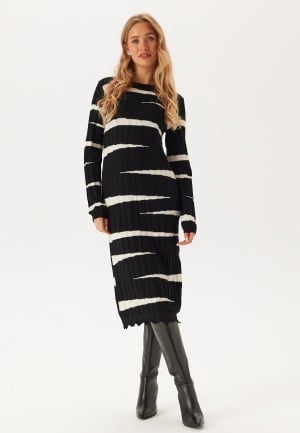 Se Object Collectors Item Objmaren Knit Re L/S Dress Black Detail:white Sand L ved Bubbleroom