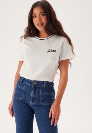 Se GANT Reg Script Ss T-shirt EGGSHELL XXL ved Bubbleroom