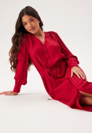 Se GANT Relaxed Satin Stripe Shirt Dress 629 Cherry Red 42 ved Bubbleroom