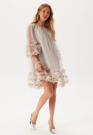 Se Ida Sjöstedt River Dress Pale Mushroom/SILVER GLITTERIL 42 ved Bubbleroom