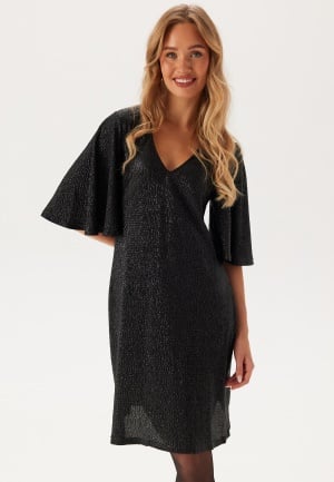 Se Ida Sjöstedt Beanie Dress Black Shimmer 44 ved Bubbleroom