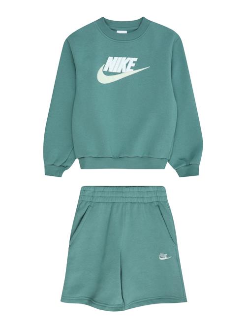 Se Nike Sportswear Sæt 'CLUB FLC'  grøn / hvid ved About You