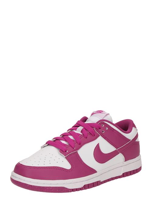 Se Nike Sportswear Sneaker low 'Dunk Next Nature'  fuchsia / hvid ved About You