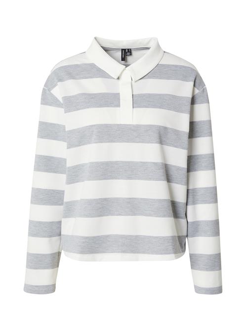 Se VERO MODA Shirts 'VMPERNILLE'  lysegrå / hvid ved About You