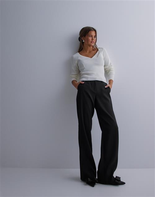 Nelly - Sort - Low Waist Dressed Pants