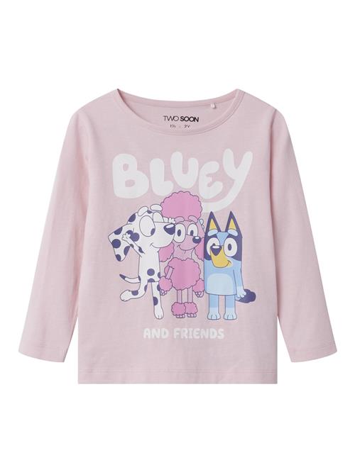 TWO SOON Bluser & t-shirts 'Bluey'  lyseblå / pink / rosé / hvid