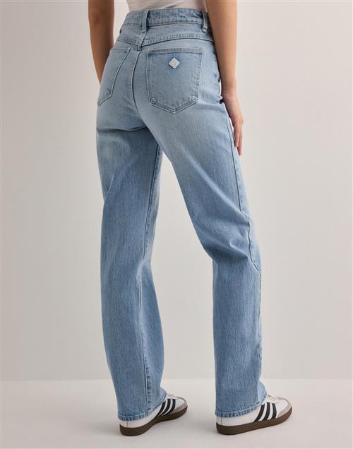 Se Abrand Jeans - Blå - A 94 High Straight Gina ved Nelly