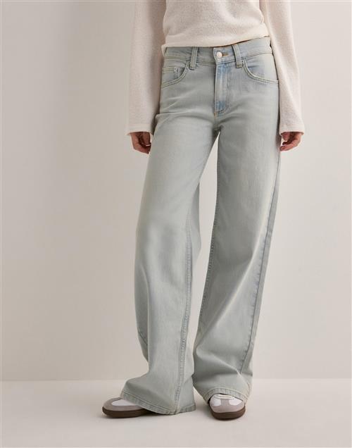 Nelly - Blå - Low Waist Loose Jeans