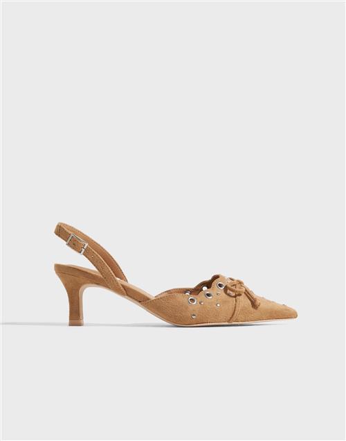 Nelly - Beige - Low Pointy Suede Heel