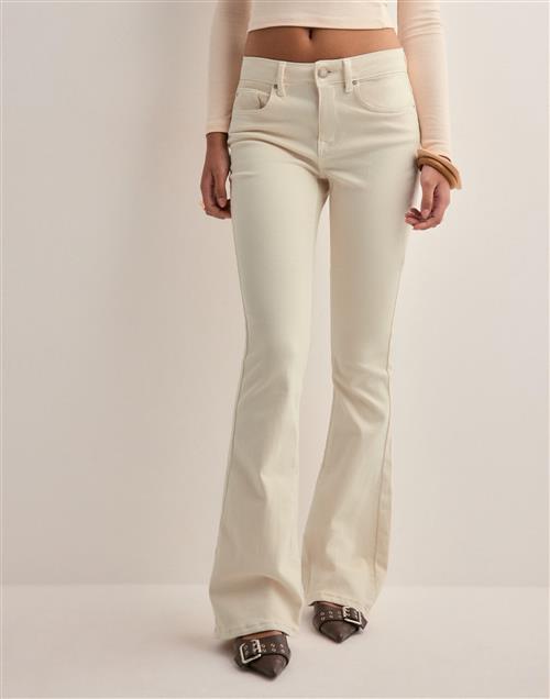 Se Vero Moda - Hvid - Vmflash Mr Flared Jeans Color Ga No ved Nelly