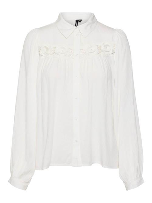 Se VERO MODA Bluse 'VMKAREN'  hvid ved About You