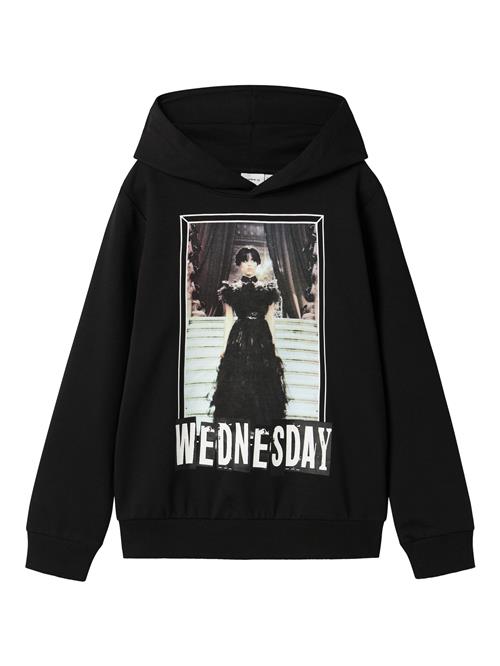 Se NAME IT Sweatshirt 'NKFJida Wednesday'  lysebrun / pastelgrøn / sort / offwhite ved About You