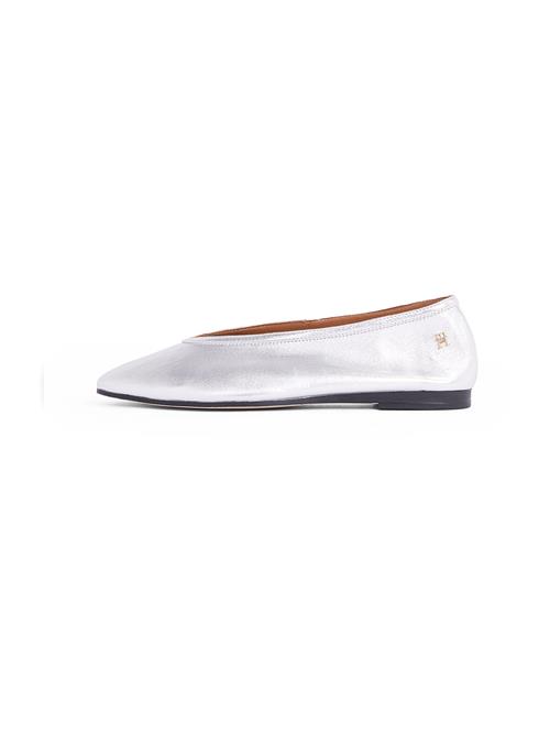 Se TOMMY HILFIGER Ballerinasko  sølv ved About You