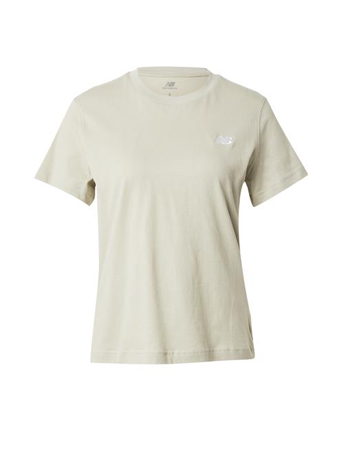 Se new balance Shirts 'Essentials'  pastelgrøn / hvid ved About You