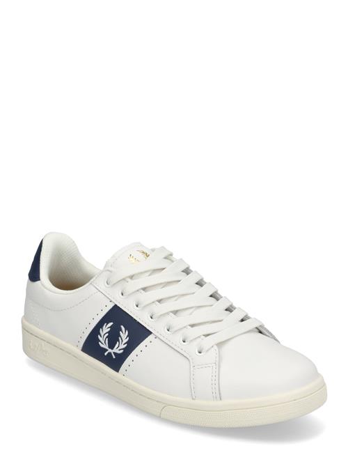 B721 Lthr Perf/Branded Fred Perry White