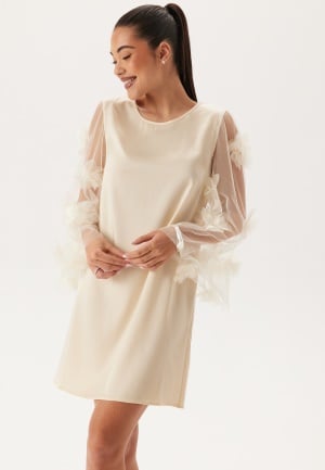 Se Ida Sjöstedt Jess Dress Ivory 44 ved Bubbleroom